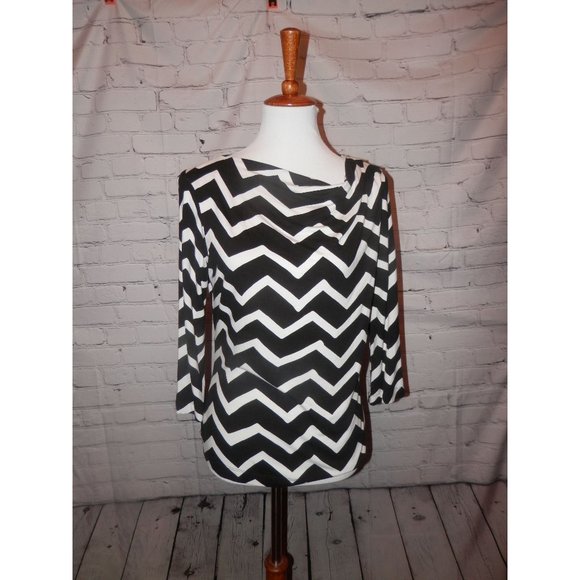 St. John Tops - ST. JOHN Top Small Black White Zig Zag Chevron S EUC Stripe Asymmetrical